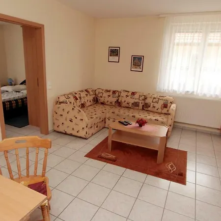 Lena Apartament *