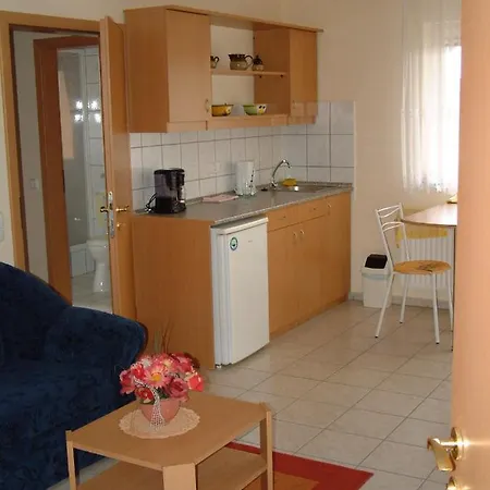 Lena Apartman *