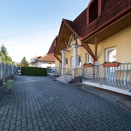 Lena Apartman