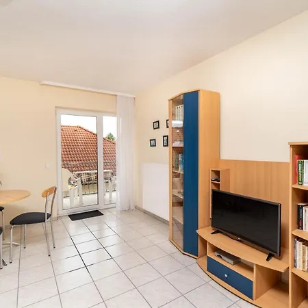 Apartman Lena *
